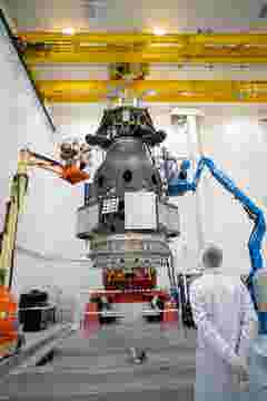 Firefly BGM2 Transfer Stage Arrival Lander Crane Lift to Vibe Table

Photographer: Ryan Lannom