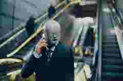High-frequency HATS Type 5128-Business man holding phone